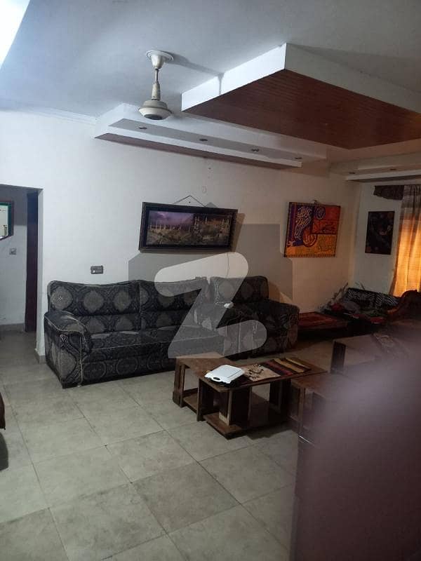 یو ای ٹی ہاؤسنگ سوسائٹی لاہور میں 3 کمروں کا 1 کنال مکان 80.0 ہزار میں کرایہ پر دستیاب ہے۔