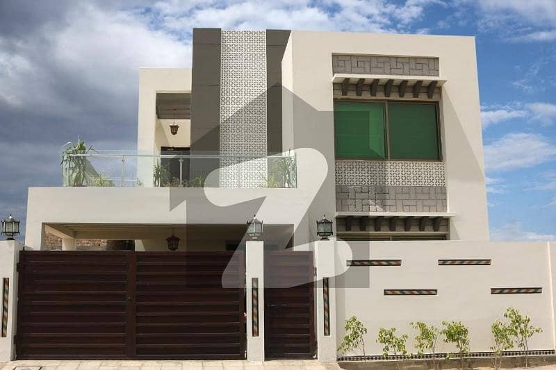 09 Marla Modern Villa Available for Sale in Villa Community DHA Bahawalpur Close to All the Amenities Park,School , Commercial Area