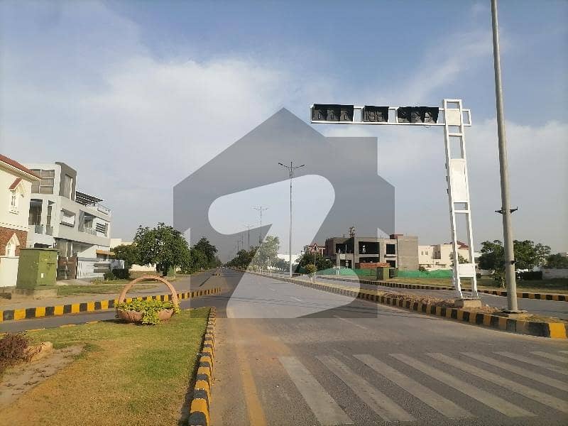 ڈی ایچ اے فیز 6 - بلاک ایل فیز 6,ڈیفنس (ڈی ایچ اے),لاہور میں 2 کنال رہائشی پلاٹ 13.0 کروڑ میں برائے فروخت۔