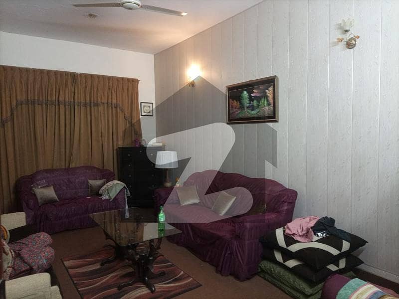 جوہر ٹاؤن لاہور میں 1 کمرے کا 8 مرلہ مکان 2.2 کروڑ میں برائے فروخت۔