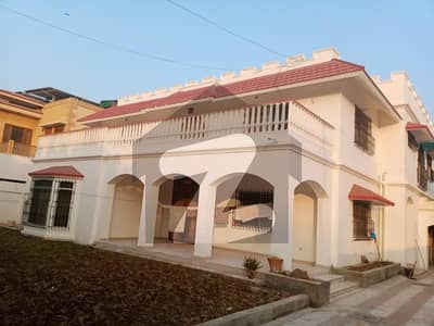 1000 Yard Bungalow For Rent In Zamzama Residential Near 2 Talwar 3rd Street 6 Bedroom