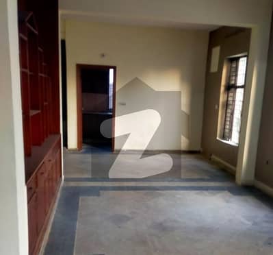 شادمان لاہور میں 6 کمروں کا 1 کنال مکان 9.0 کروڑ میں برائے فروخت۔