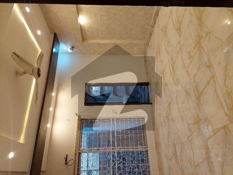 نشیمنِ اقبال فیز 1 نشیمنِ اقبال,لاہور میں 6 کمروں کا 10 مرلہ مکان 3.9 کروڑ میں برائے فروخت۔