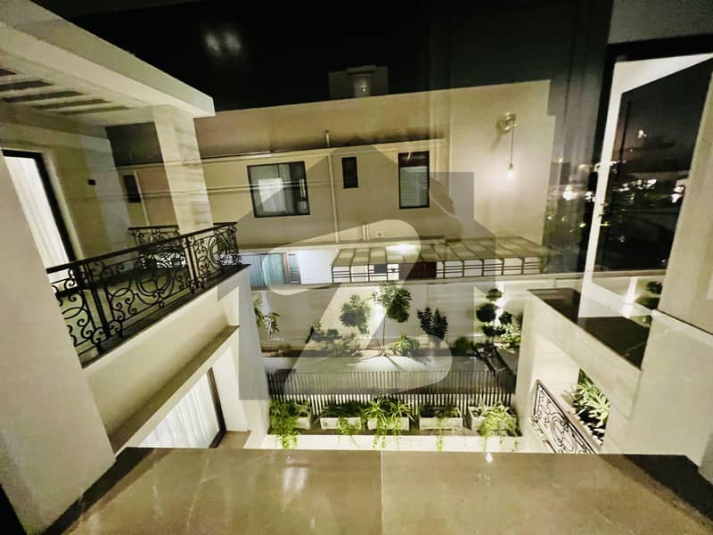 ڈی ایچ اے فیز 8 ڈی ایچ اے ڈیفینس,کراچی میں 6 کمروں کا 2 کنال مکان 40.0 کروڑ میں برائے فروخت۔