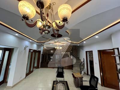 10 Marla Beautiful House For Rent In Lake City Lahore
