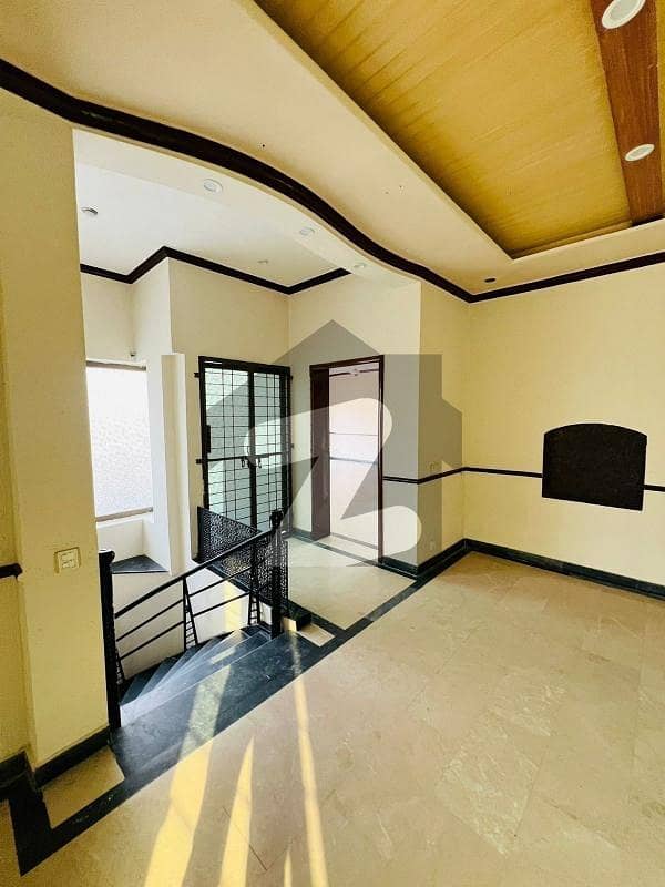 1 KANAL UPPER PORTION AVILIABLE FOR RENT IN DHA PHASE 4