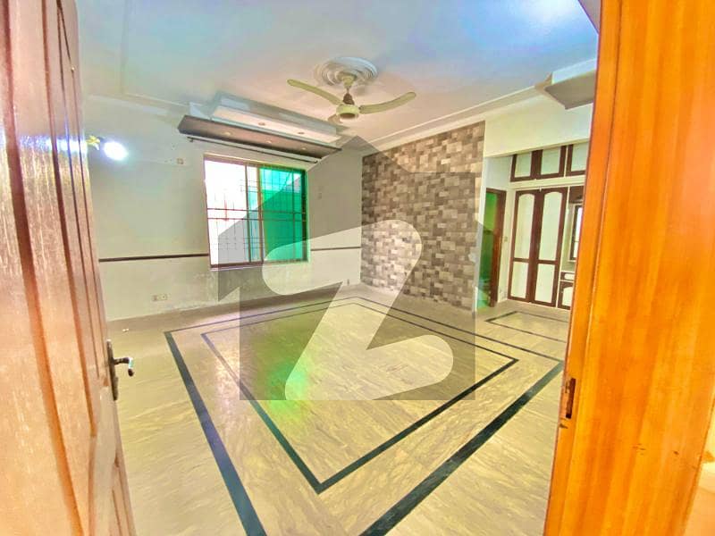 ویلینشیاء ہاؤسنگ سوسائٹی لاہور میں 4 کمروں کا 10 مرلہ مکان 1.2 لاکھ میں کرایہ پر دستیاب ہے۔