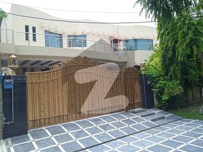 1 KANAL MODERN DESIGN ON TOP LOCATION BUNGLOW FOR RENT IN DHA LAHORE