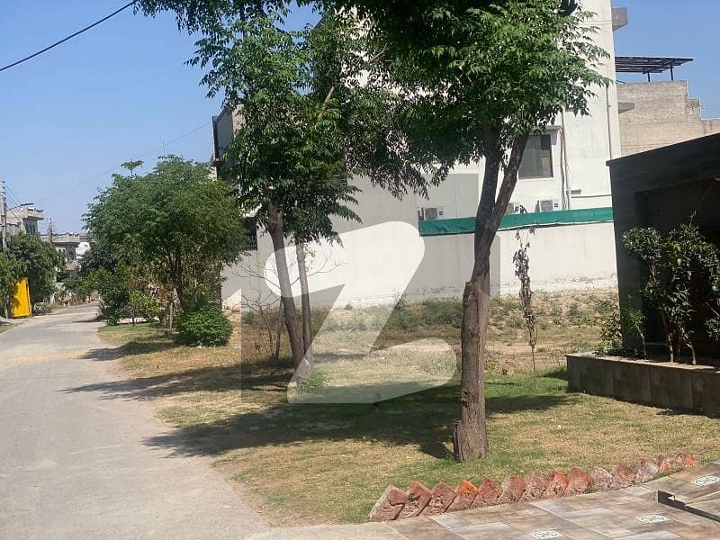 ایل ڈی اے ایوینیو ۔ بلاک سی ایل ڈی اے ایوینیو,لاہور میں 10 مرلہ رہائشی پلاٹ 1.35 کروڑ میں برائے فروخت۔