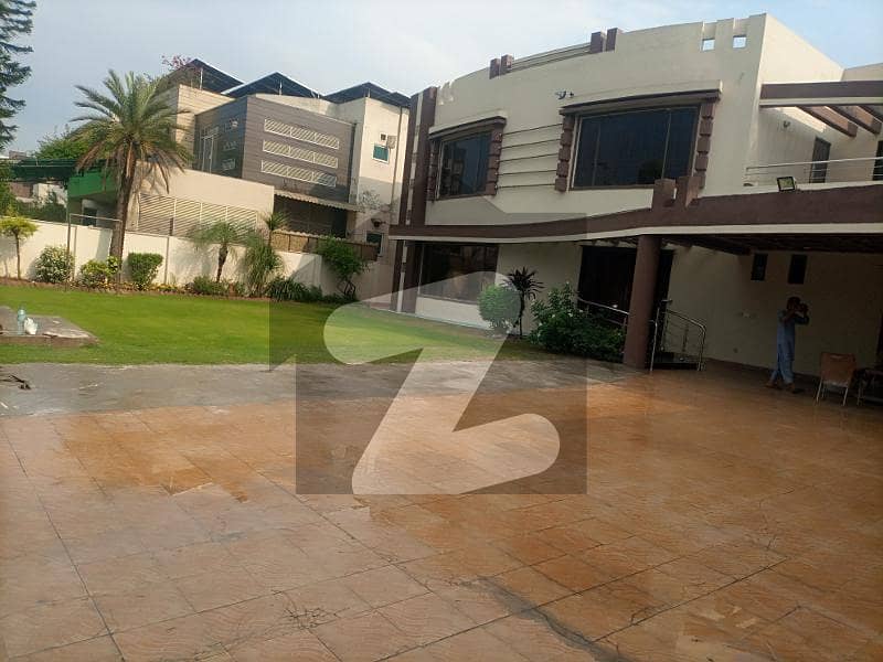 2 Kanal Well Mentain House For Rent In DHA PHASE 3