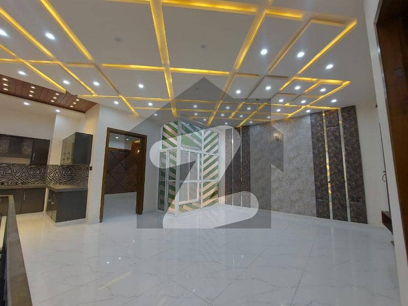 ایڈن ایگزیکیٹو ایڈن گارڈنز,فیصل آباد میں 3 کمروں کا 5 مرلہ مکان 2.2 کروڑ میں برائے فروخت۔