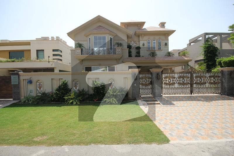 01 KANAL ELEGANT HOUSE FOR SALE IN DHA PHASE 8