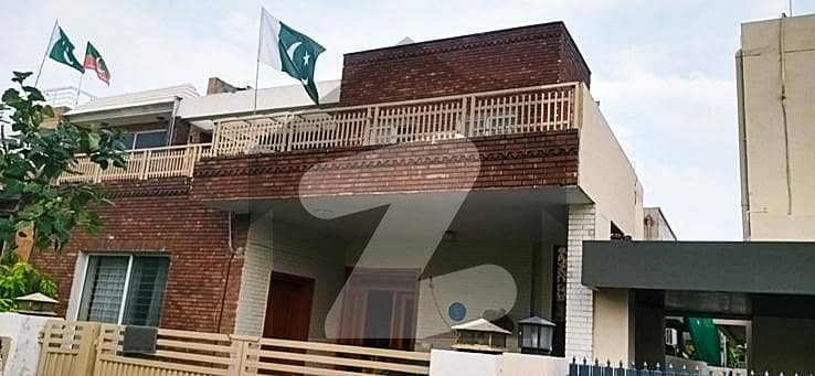 ڈی ایچ اے فیز 2 ڈیفنس (ڈی ایچ اے),لاہور میں 4 کمروں کا 10 مرلہ مکان 4.15 کروڑ میں برائے فروخت۔