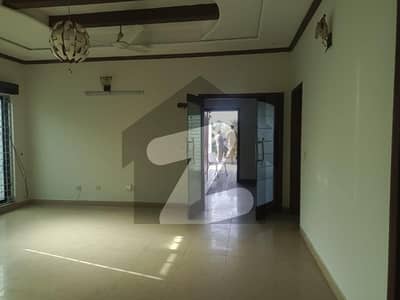 Facing Park Kanal Awesome Upper Portion Available For Rent in DHA Phase 4 Block CC