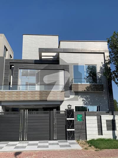 8 MARLA BRAND NEW LUXURY HOUSE FOR SALE IN REASONABLE PRICE