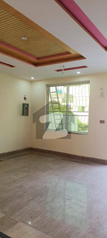 2 Bed Tv Lounge Store Room Tares With Car Parking