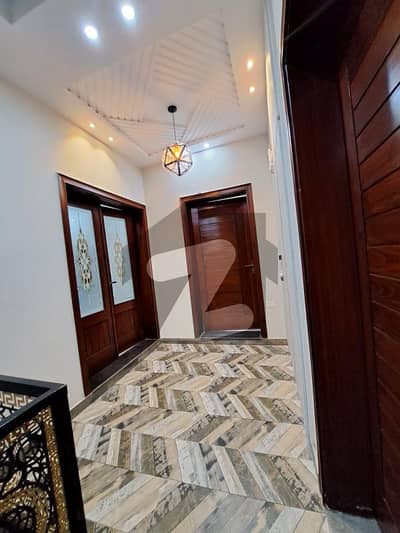 ایڈن ویلی فیصل آباد میں 4 کمروں کا 7 مرلہ مکان 3.75 کروڑ میں برائے فروخت۔