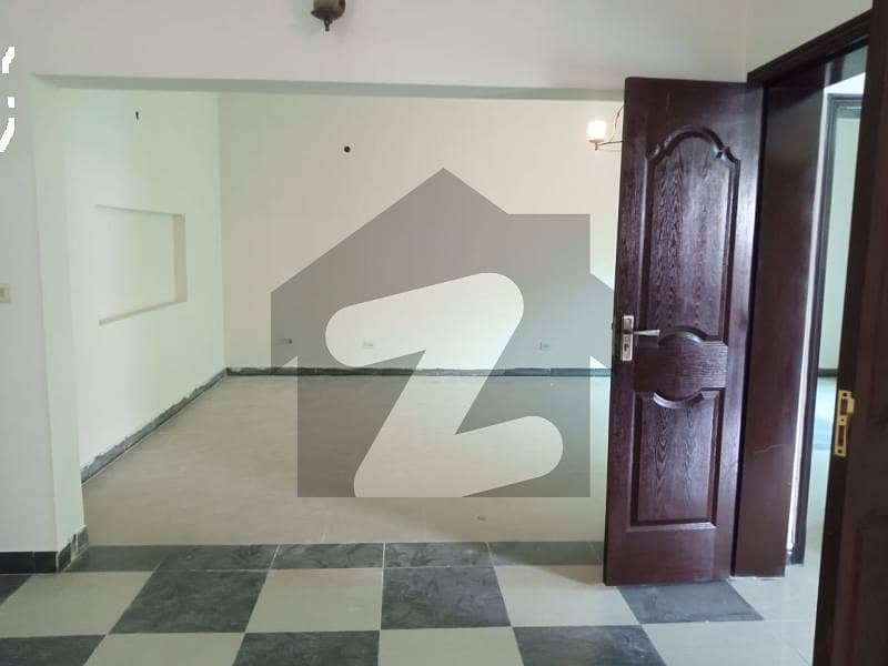 عسکری 11 عسکری,لاہور میں 4 کمروں کا 10 مرلہ مکان 1.2 لاکھ میں کرایہ پر دستیاب ہے۔