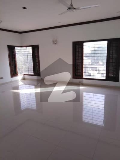 500 Square Yards 
Slightly Used 
House In Stunning DHA Phase 5 Is Available For Rent