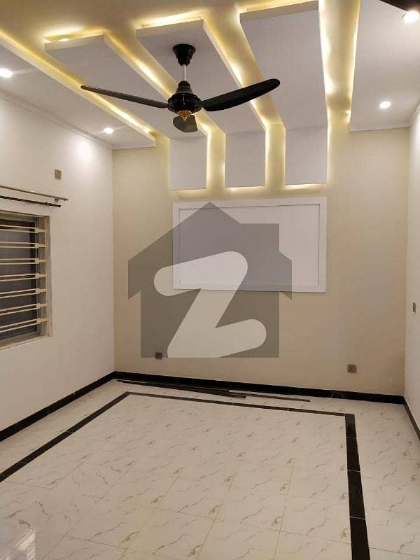 ڈیفنس روڈ راولپنڈی میں 5 کمروں کا 5 مرلہ مکان 2.5 کروڑ میں برائے فروخت۔