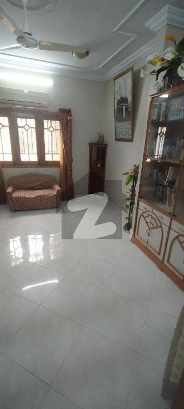 FIRST FLOOR 3 BED DD AVAILABLE FOR SALE IN ADAMJEE NAGAR B BLOCK. . OPPOSITE PARK. . . T LOCATION . . WITH GARAGE AND ROOF