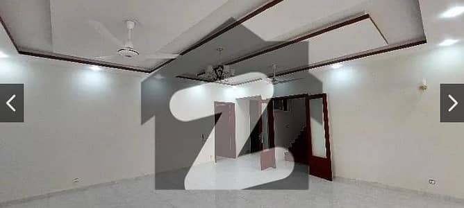 ڈی ایچ اے فیز 4 ڈی ایچ اے ڈیفینس,کراچی میں 4 کمروں کا 1 کنال بالائی پورشن 2.2 لاکھ میں کرایہ پر دستیاب ہے۔