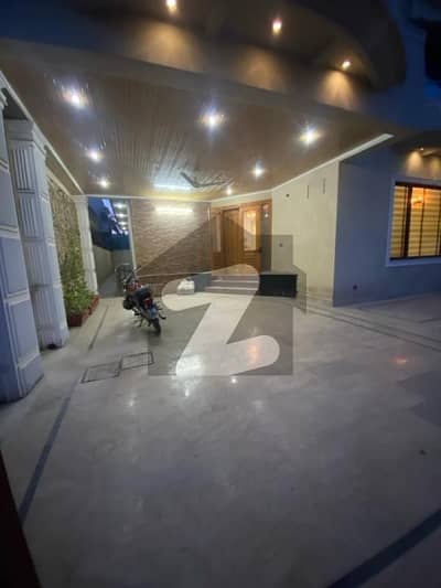 ایف ۔ 10 اسلام آباد میں 10 کمروں کا 2 کنال مکان 27.0 کروڑ میں برائے فروخت۔