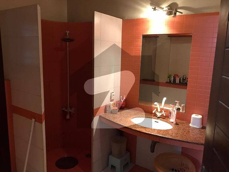 240 sq yards graound floor vip portion for rent in madras society