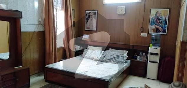 گارڈن ٹاؤن - طارق بلاک گارڈن ٹاؤن,لاہور میں 4 کمروں کا 10 مرلہ مکان 3.75 کروڑ میں برائے فروخت۔