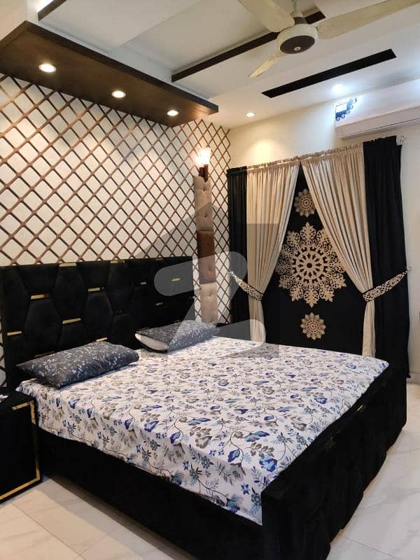 بحریہ ٹاؤن سیکٹر سی بحریہ ٹاؤن,لاہور میں 5 کمروں کا 8 مرلہ فلیٹ 2.0 لاکھ میں کرایہ پر دستیاب ہے۔
