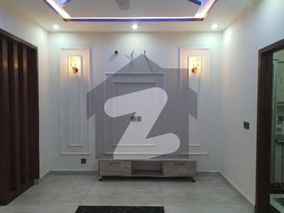 Get A 5 Marla House For Sale In Green City