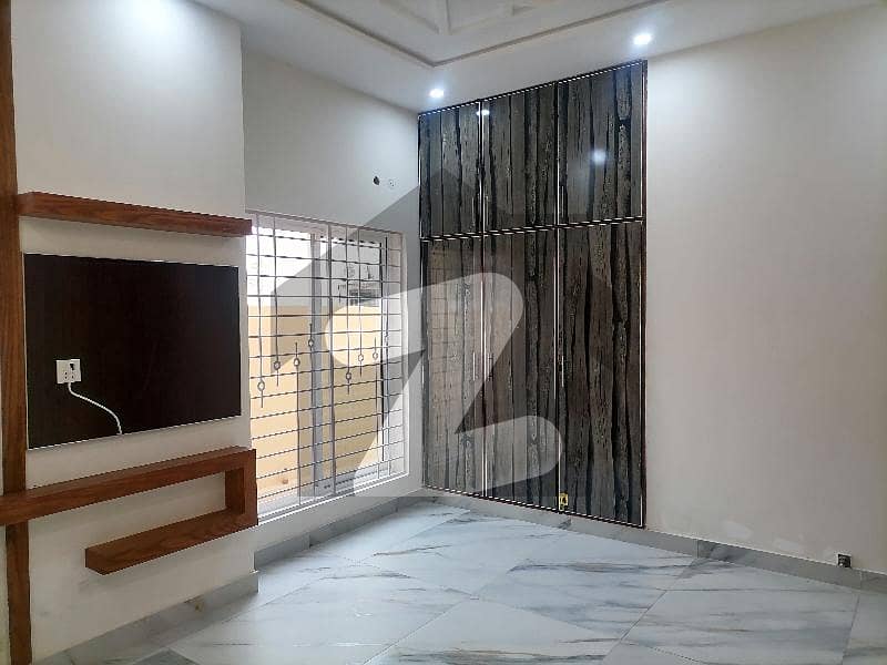 پی سی ایس آئی آر ہاؤسنگ سکیم فیز 2 پی سی ایس آئی آر ہاؤسنگ سکیم,لاہور میں 5 کمروں کا 1 کنال مکان 6.8 کروڑ میں برائے فروخت۔