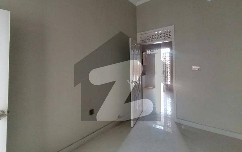 Prime Location In Federal B Area - Block 13 Of Karachi, A 400 Square Yards House Is Available