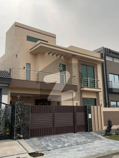 Affordable Facing Park House Available For sale In Khayaban-e-Amin - Block M