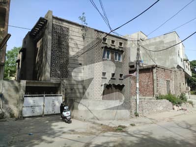ریواز گارڈن لاہور میں 5 کمروں کا 11 مرلہ مکان 3.85 کروڑ میں برائے فروخت۔