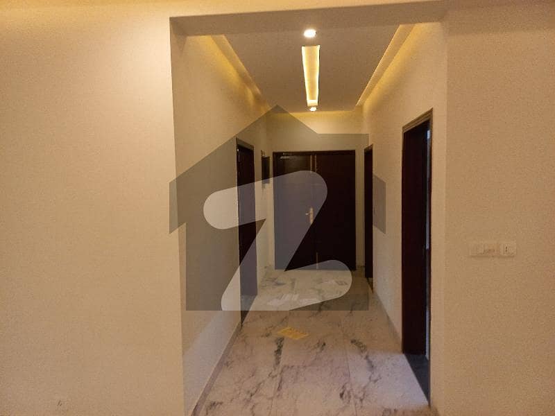 عسکری 11 - سیکٹر ڈی عسکری 11,عسکری,لاہور میں 3 کمروں کا 10 مرلہ فلیٹ 2.74 کروڑ میں برائے فروخت۔