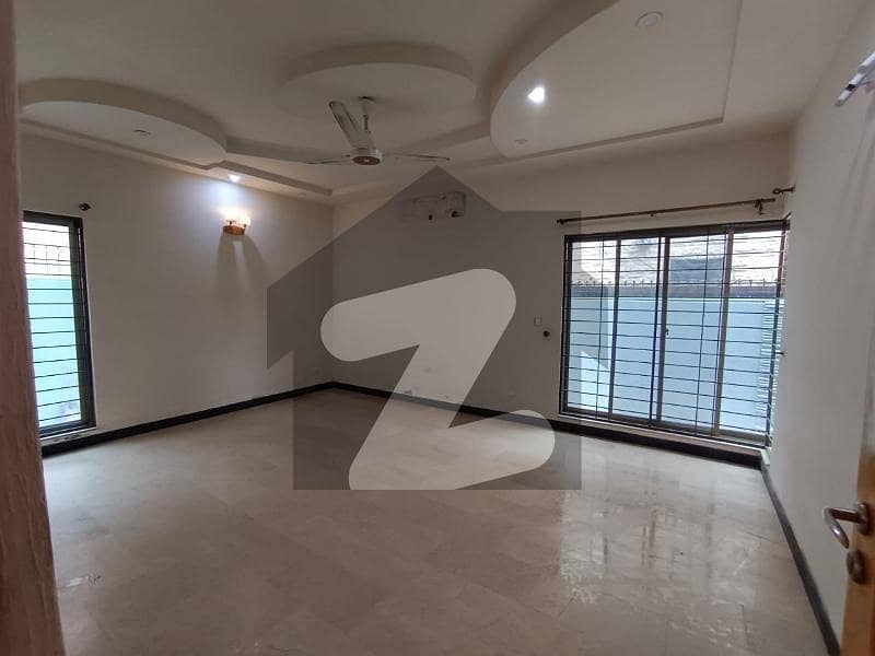 1 Kanal Super Out Bungalow Near to Commercial and Park Available For Rent