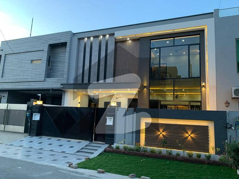 10 Marla Brand New Super Luxury Ultra Modern Design House For sale in Valencia Town