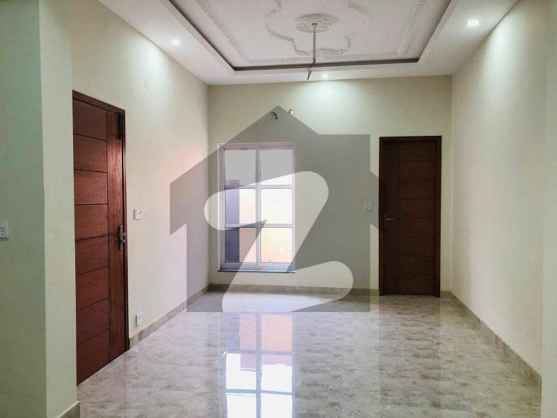 گلشن علی کالونی کینٹ,لاہور میں 3 کمروں کا 5 مرلہ مکان 2.1 کروڑ میں برائے فروخت۔