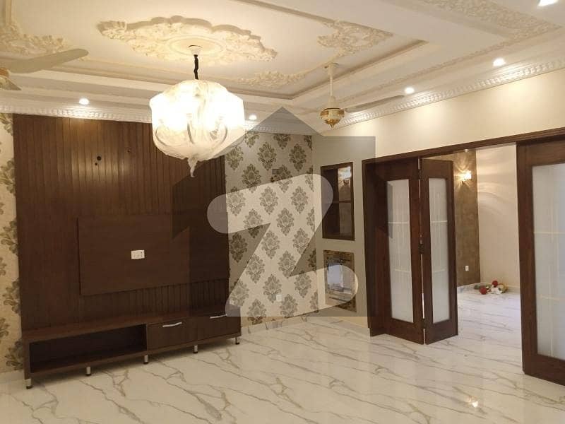 گارڈن ٹاؤن لاہور میں 8 کمروں کا 2 کنال مکان 13.0 کروڑ میں برائے فروخت۔