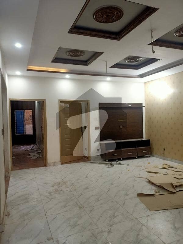 نواب ٹاؤن لاہور میں 2 کمروں کا 10 مرلہ زیریں پورشن 62.0 ہزار میں کرایہ پر دستیاب ہے۔