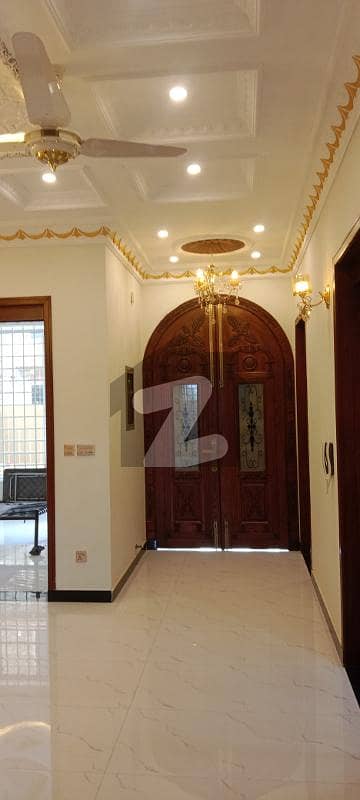 جوبلی ٹاؤن ۔ بلاک بی جوبلی ٹاؤن,لاہور میں 6 کمروں کا 10 مرلہ مکان 3.8 کروڑ میں برائے فروخت۔