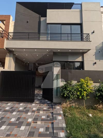 Full Luxury 5 Marla Full House Available For Sale In DHA 9 Town
