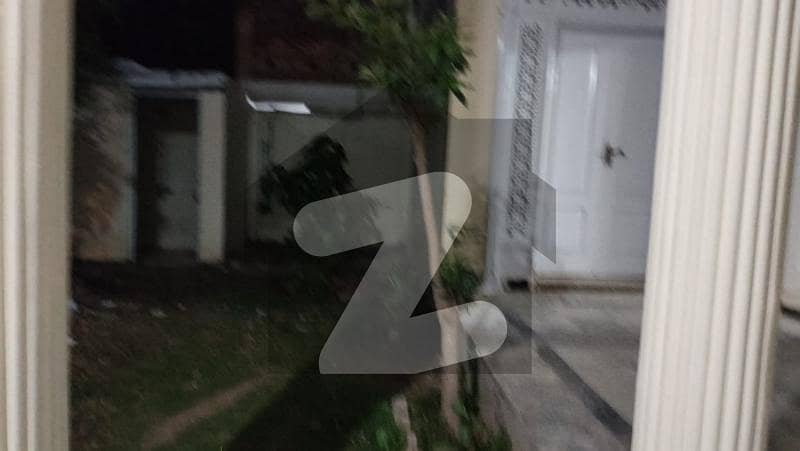 حیات آباد فیز 2 حیات آباد,پشاور میں 8 کمروں کا 1 کنال مکان 1.7 لاکھ میں کرایہ پر دستیاب ہے۔