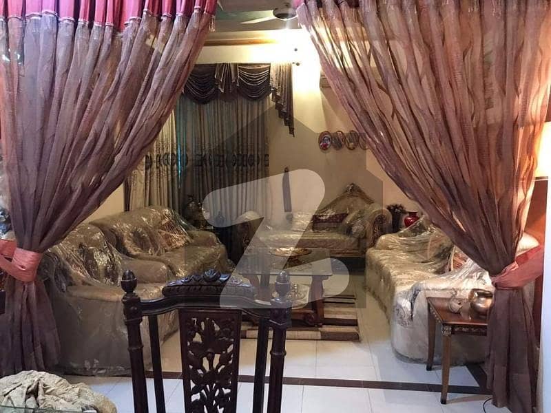 جوہر ٹاؤن لاہور میں 5 کمروں کا 5 مرلہ مکان 2.6 کروڑ میں برائے فروخت۔