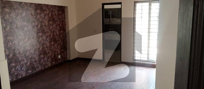 ڈی ایچ اے فیز 5 - بلاک اے فیز 5,ڈیفنس (ڈی ایچ اے),لاہور میں 4 کمروں کا 10 مرلہ مکان 1.7 لاکھ میں کرایہ پر دستیاب ہے۔