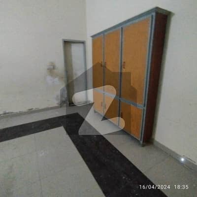 سمن آباد لاہور میں 4 کمروں کا 15 مرلہ زیریں پورشن 65.0 ہزار میں کرایہ پر دستیاب ہے۔