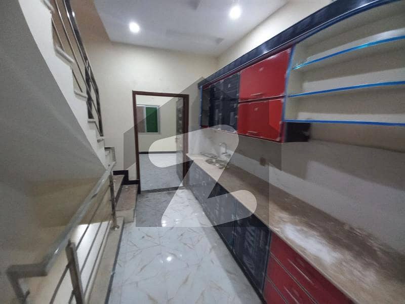 سمن آباد لاہور میں 2 کمروں کا 3 مرلہ بالائی پورشن 26.0 ہزار میں کرایہ پر دستیاب ہے۔