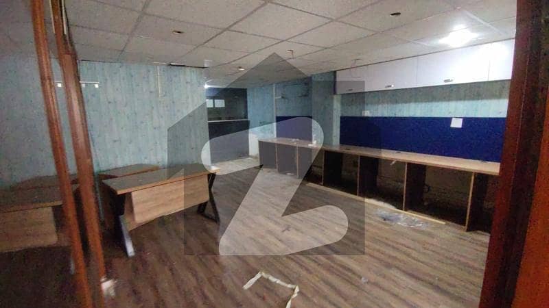 800 Sq Ft Semi Furnished Office Available In Day Shift Building At Main Shahrah E Faisal