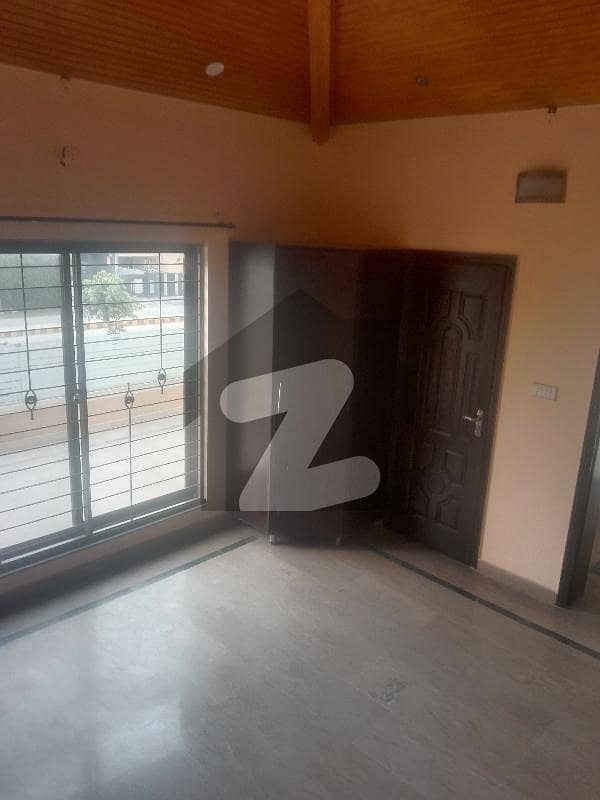 10Marla upper portion lower locked available for rent in DHA PH. 6